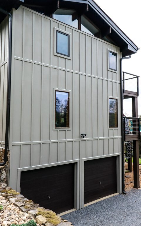 Side view garage with windows Southern Trace Builders
